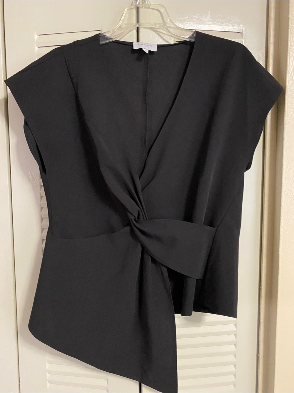 Harlyn • Black • Twist-Front • Cap Sleeve Blouse • Size Large